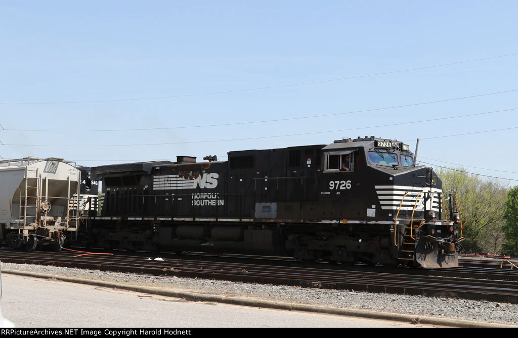 NS 9726 leads train 351 at Glenwood Yard